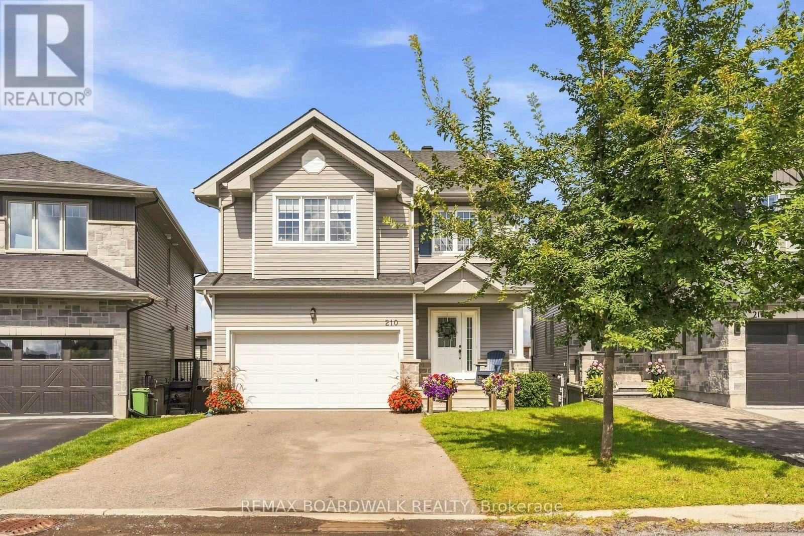 210 Pingwi Place, Ottawa, ON, K1X 0G1