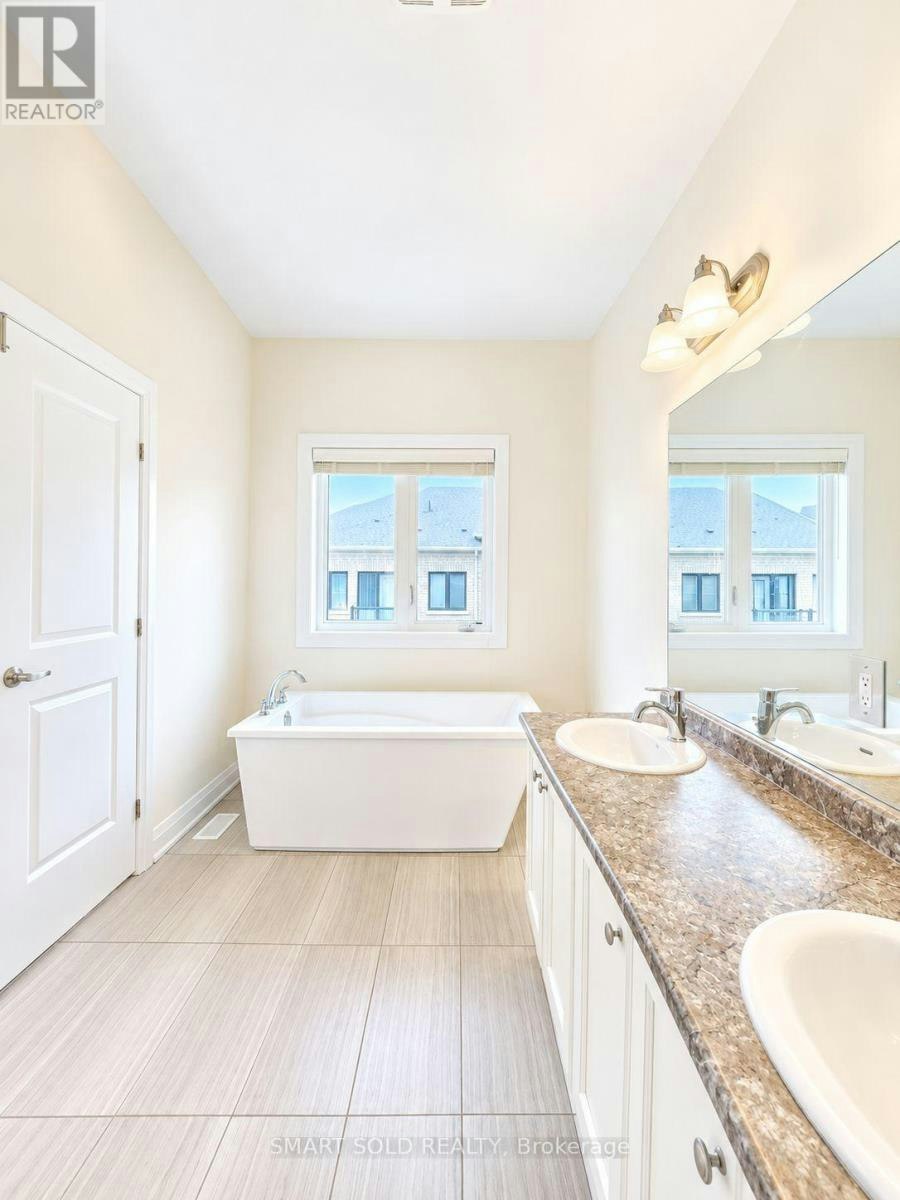 35 Duncombe Lane, Richmond Hill, ON, L4C 1C2 - 16