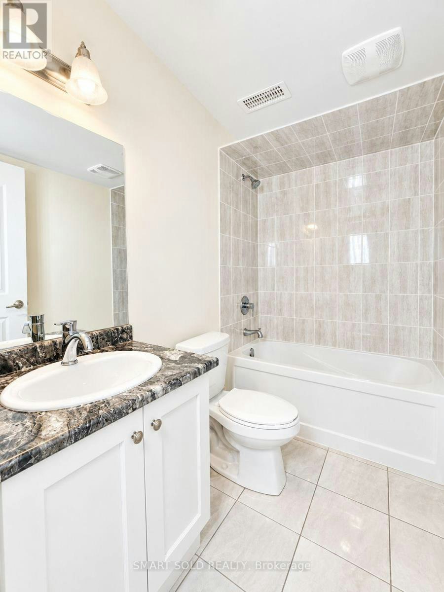 35 Duncombe Lane, Richmond Hill, ON, L4C 1C2 - 24