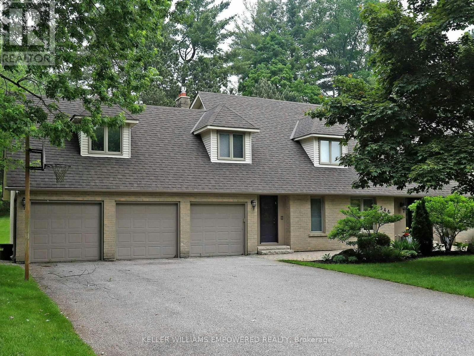 544 Woodland Acres Crescent, Vaughan, ON, L6A 1G2