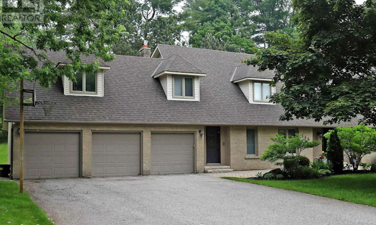 544 Woodland Acres Crescent