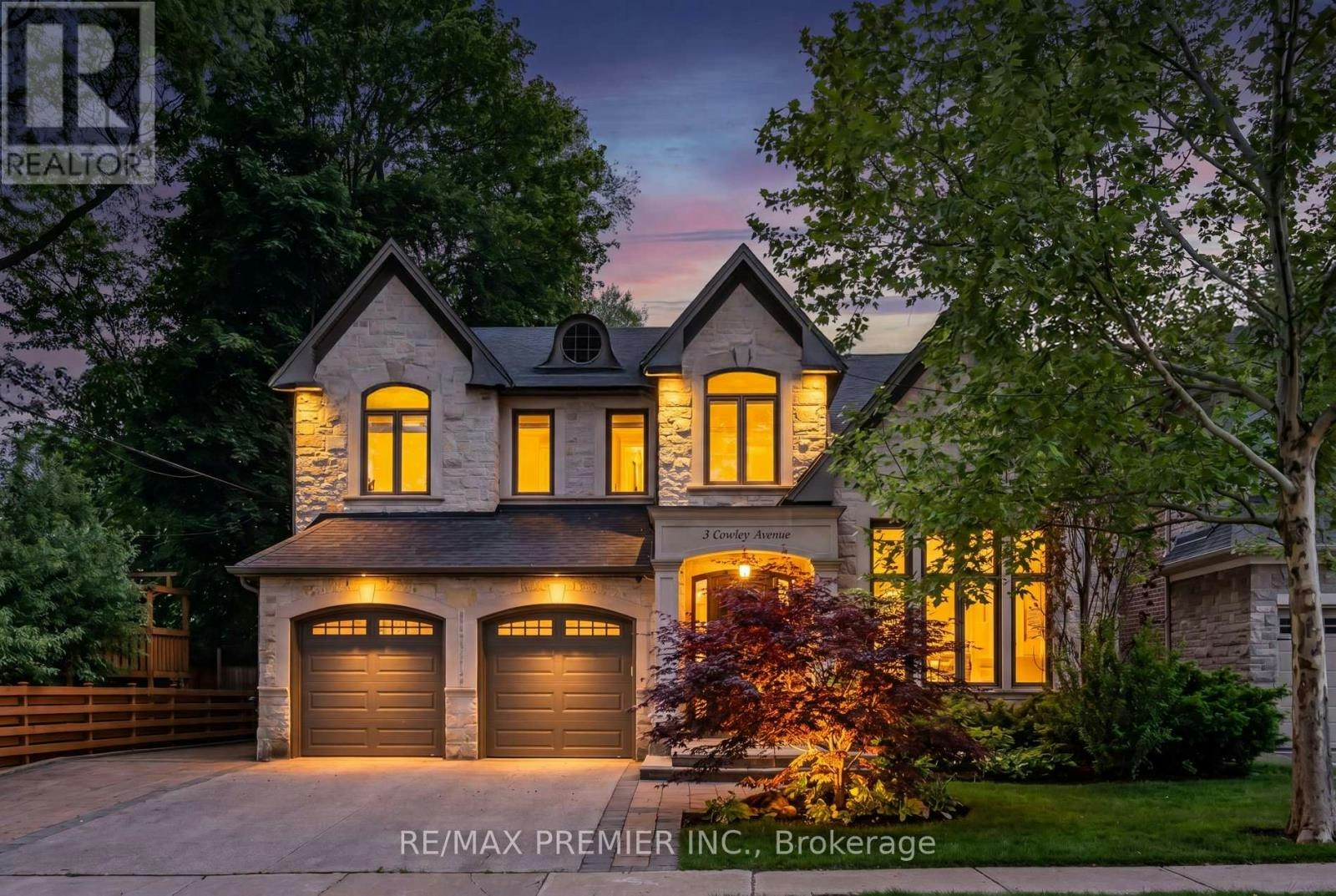 3 Cowley Avenue, Toronto, ON, M9B 2C9