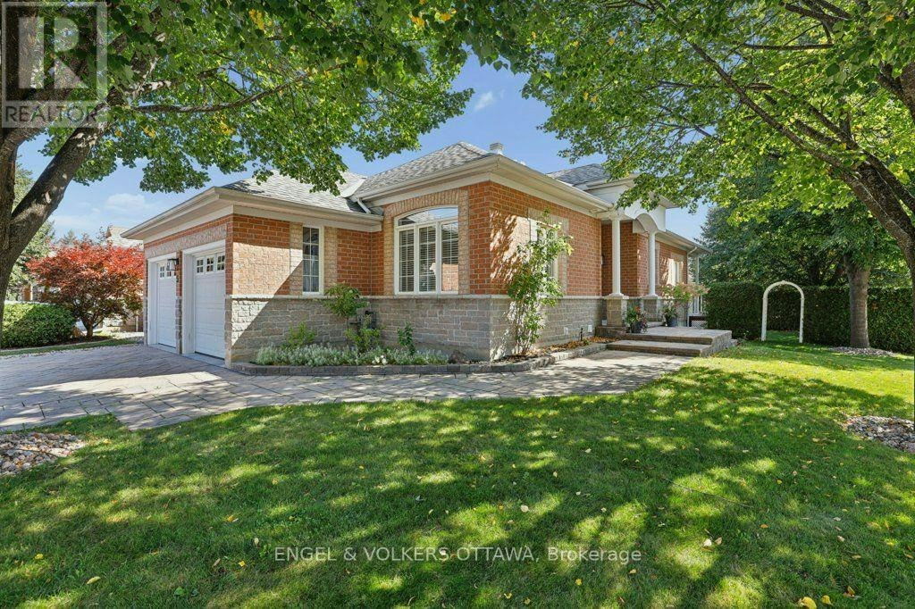 5 Goldora Private, Ottawa, ON, K2T 1K8