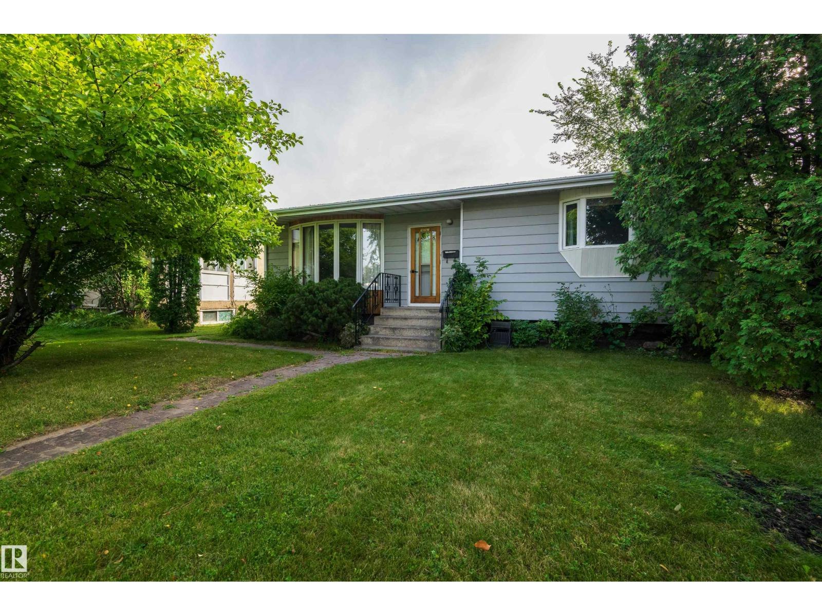10207 71 Street NW, Edmonton, AB, T6A 2V7