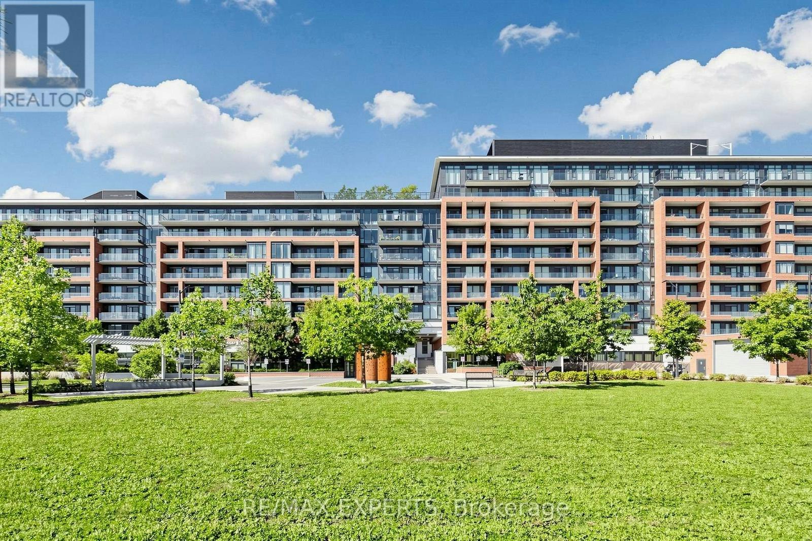 302-99 Eagle Rock Way, Vaughan, ON, L6A 5A7