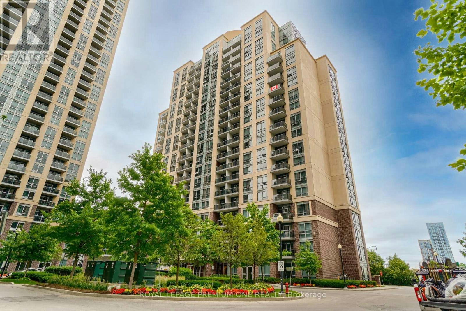 911-1 Michael Power Place, Toronto, ON, M9A 0A1