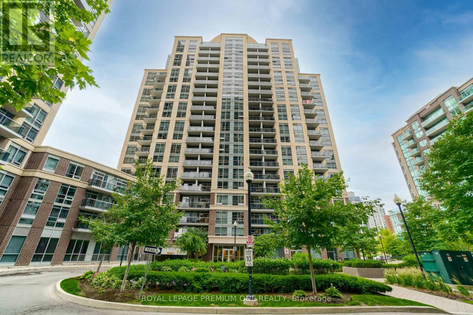 911-1 Michael Power Place, Toronto, ON, M9A 0A1 - 36