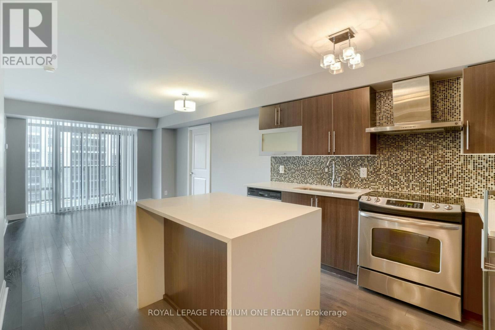 911-1 Michael Power Place, Toronto, ON, M9A 0A1 - 2