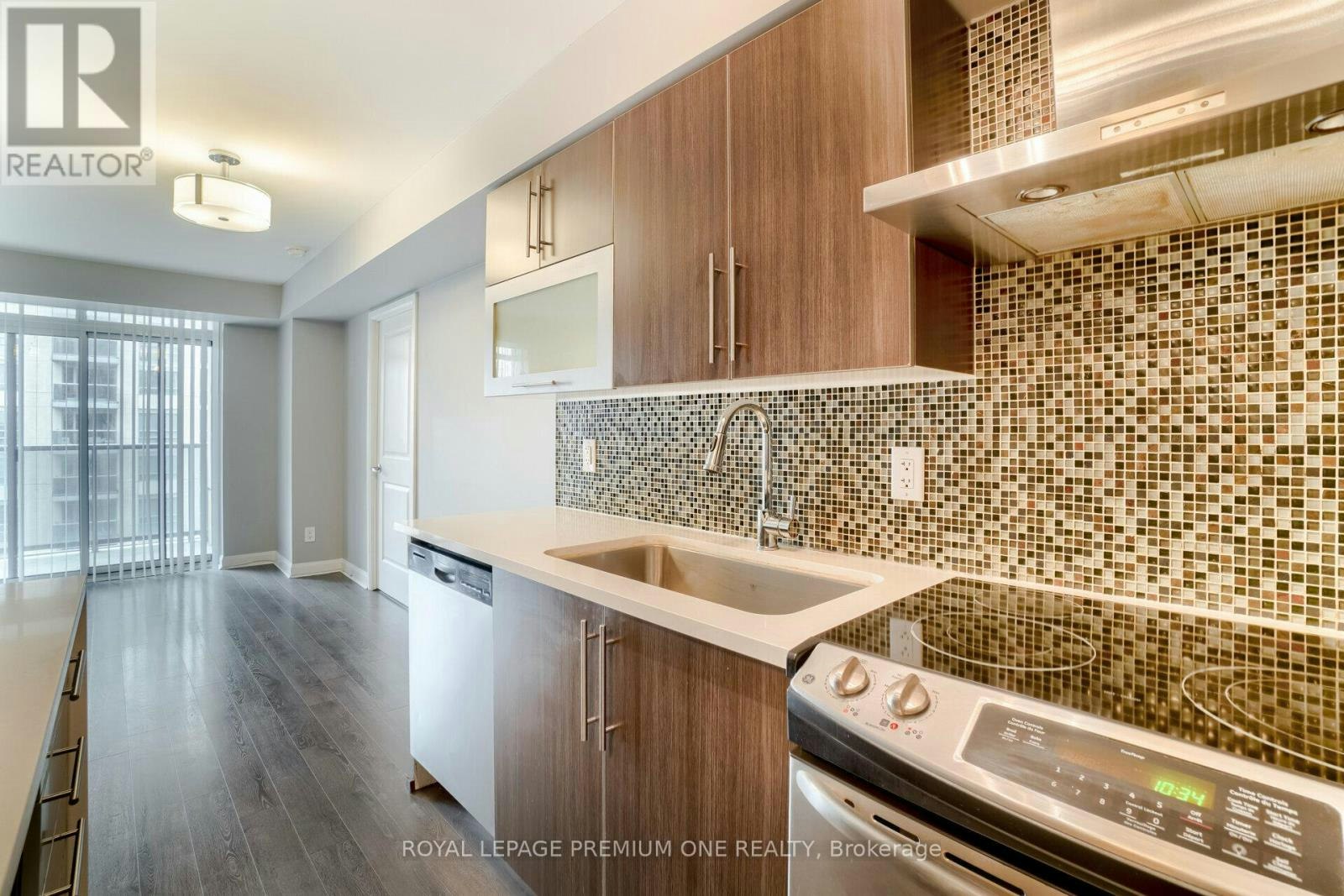 911-1 Michael Power Place, Toronto, ON, M9A 0A1 - 4