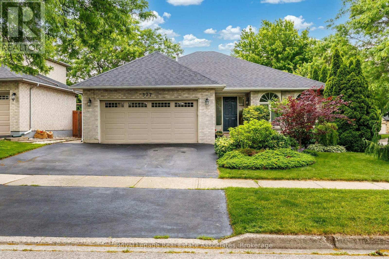 537 Mathewman Crescent, Burlington, ON, L7L 5S6