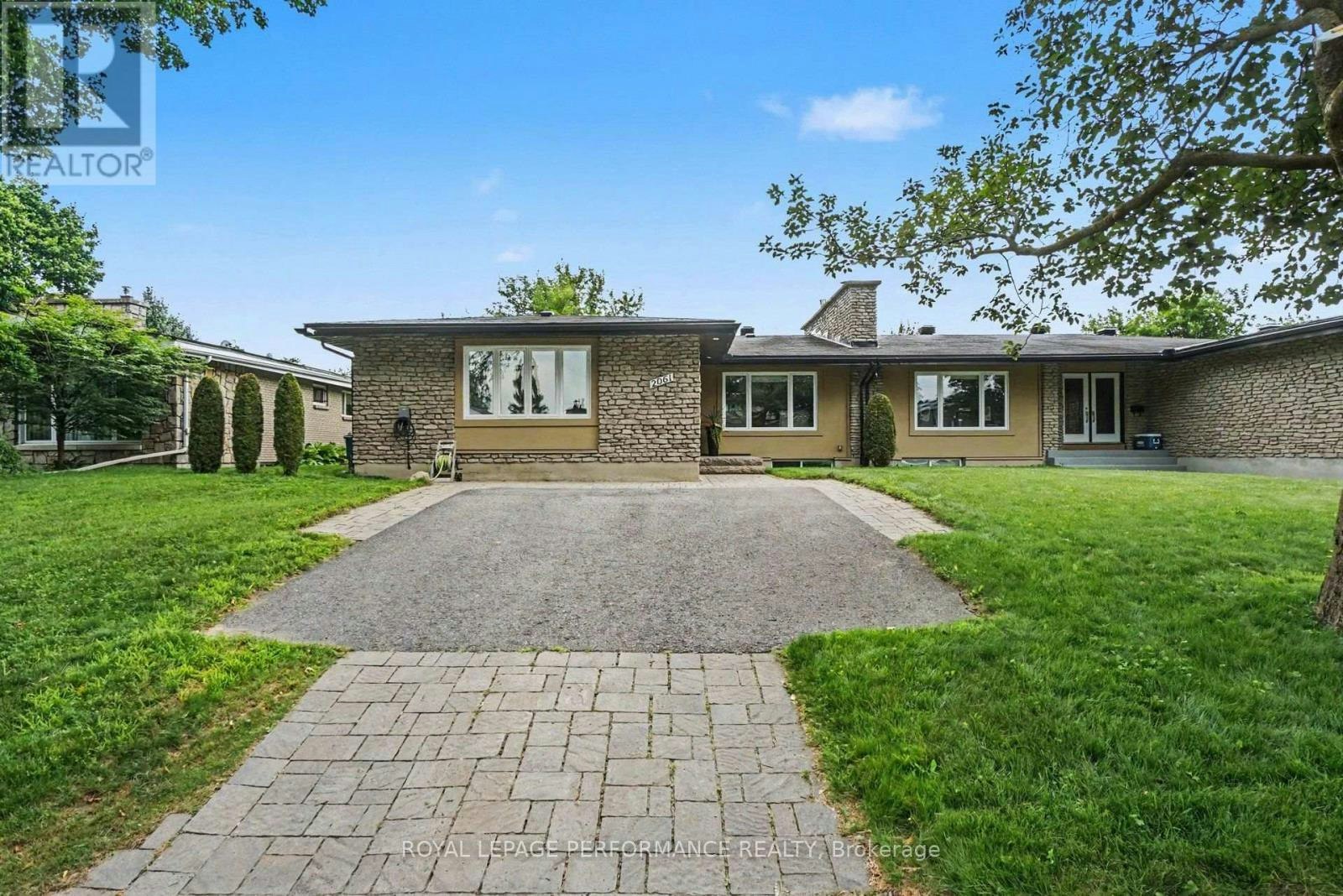 2061 Cabot Street, Ottawa, ON, K1H 6J7