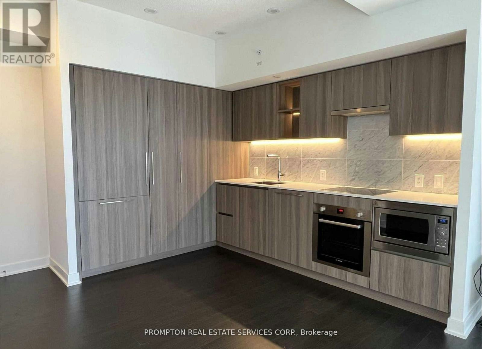 3911-19 Bathurst Street, Toronto, ON, M5V 0N2 - 4