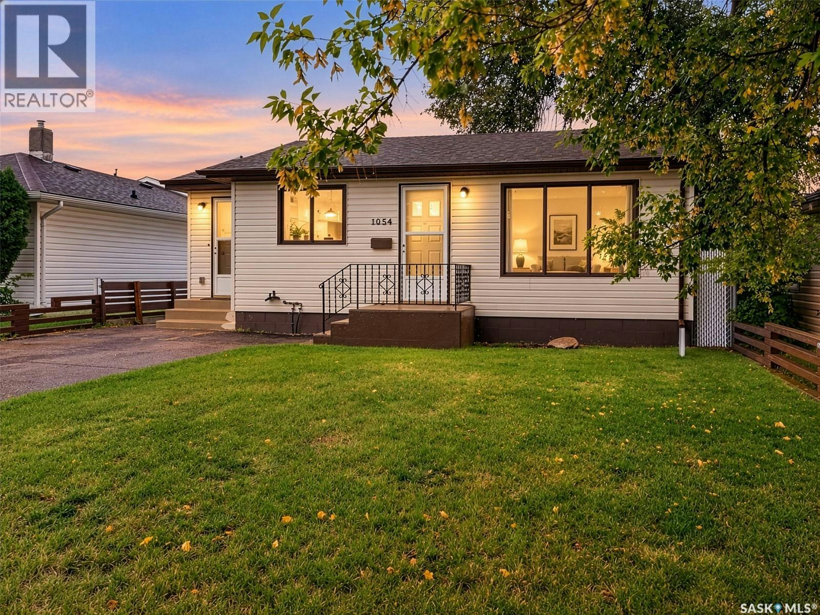 1054 Vaughan Street W, Moose Jaw, SK, S6H 5P2