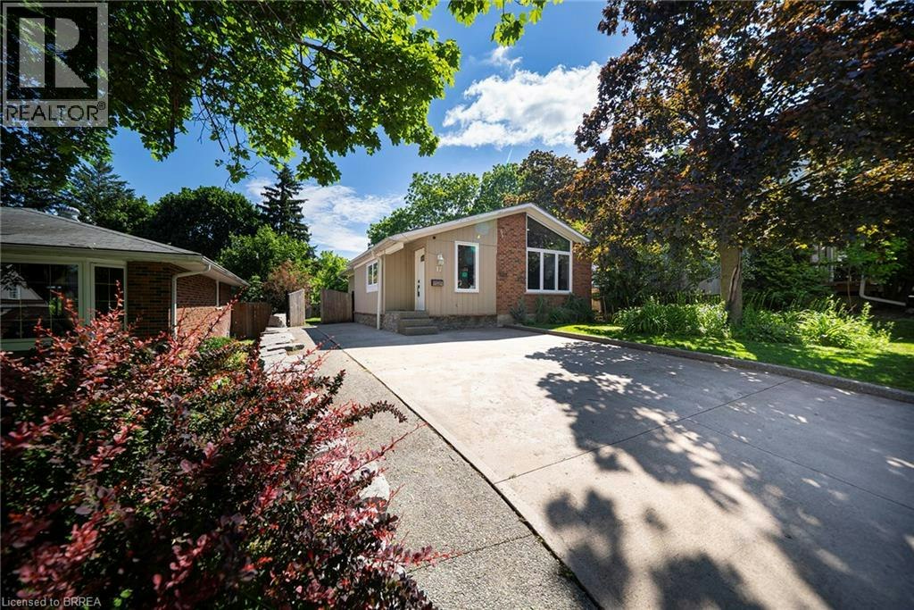 17 Flynn Avenue, Cambridge, ON, N3C 2T8