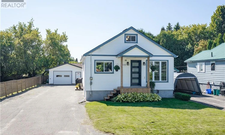 457 Mclean Street