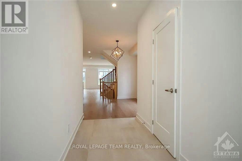633 Rathburn Lane, Ottawa, ON, K1T 3W7 - 3