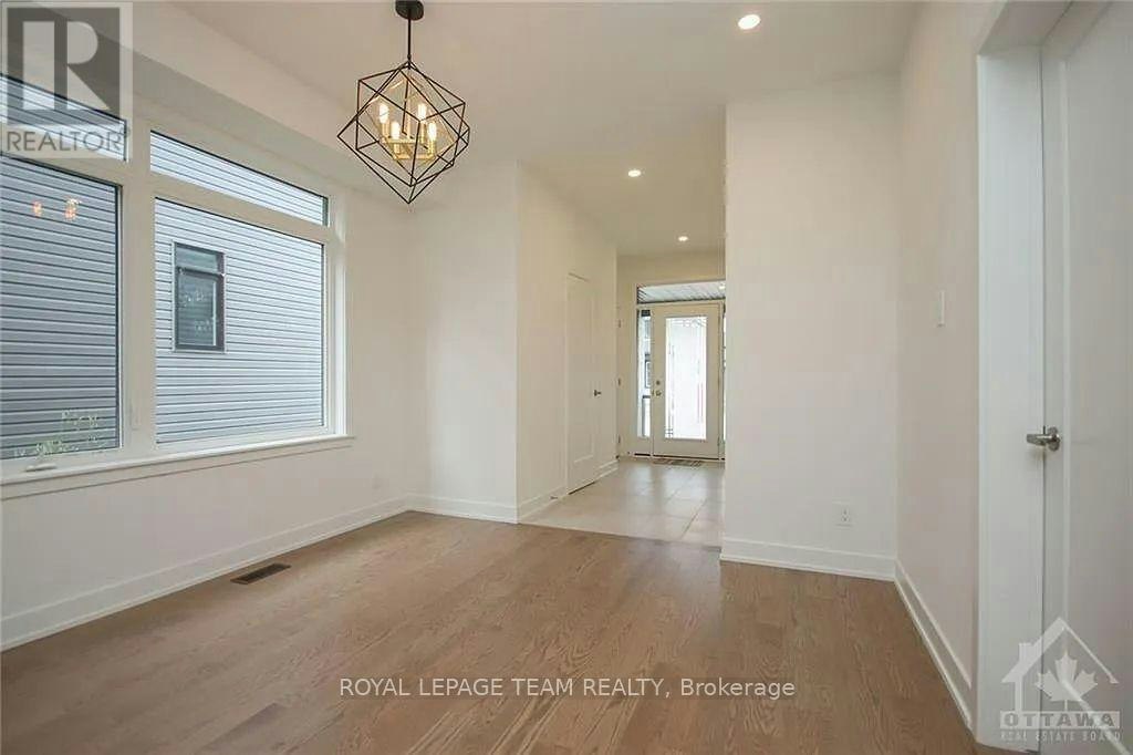 633 Rathburn Lane, Ottawa, ON, K1T 3W7 - 4