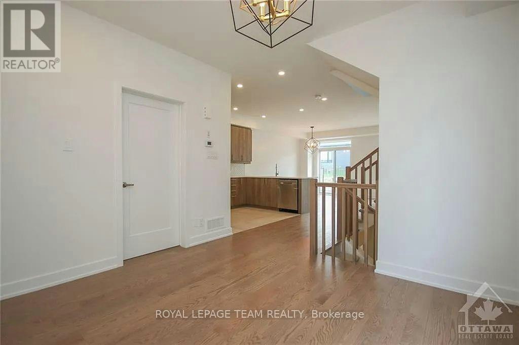 633 Rathburn Lane, Ottawa, ON, K1T 3W7 - 5