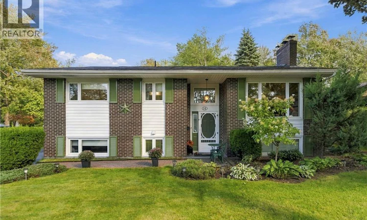 12 Chandler Crescent