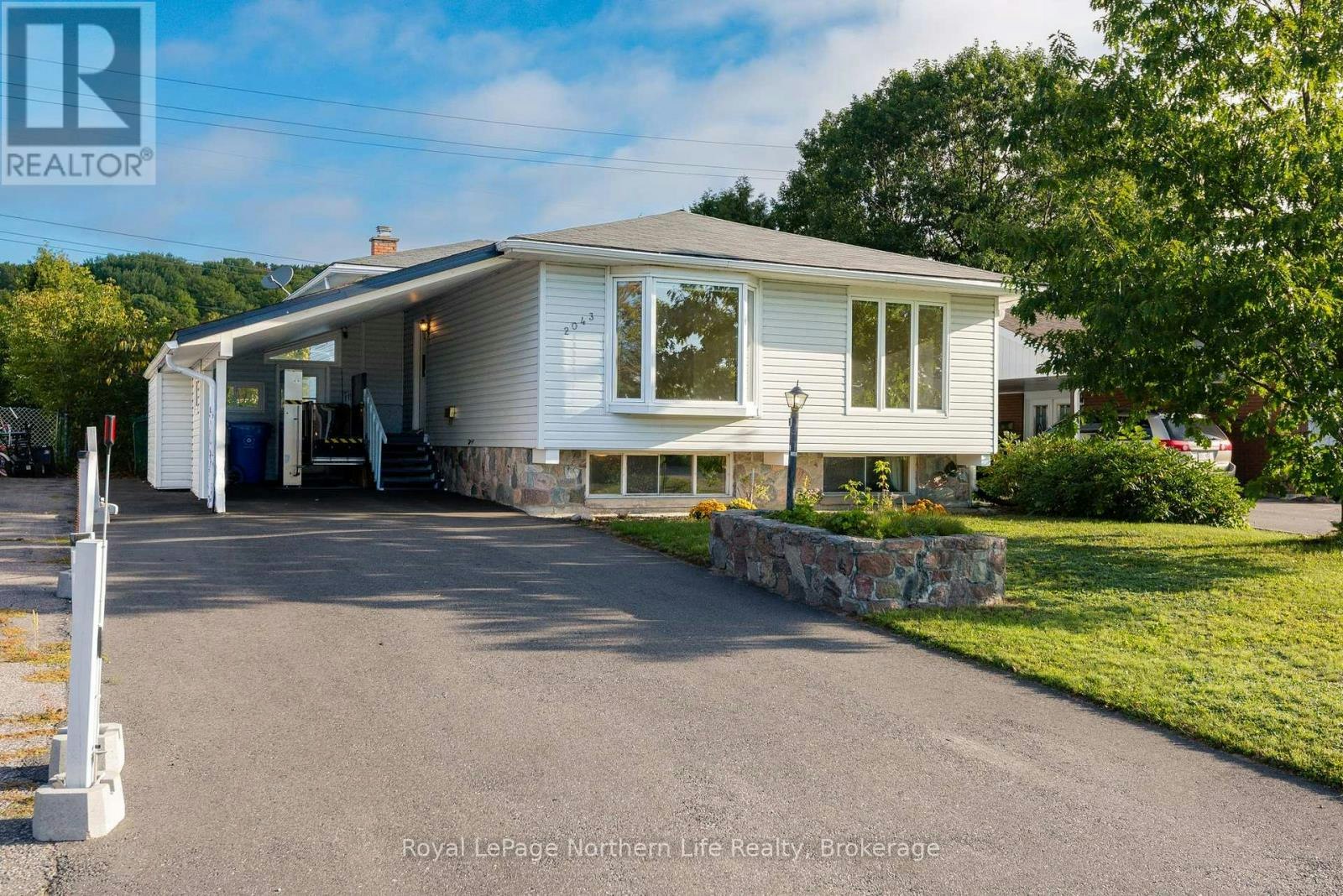 2043 Mckeown Avenue, North Bay, ON, P1B 7N8