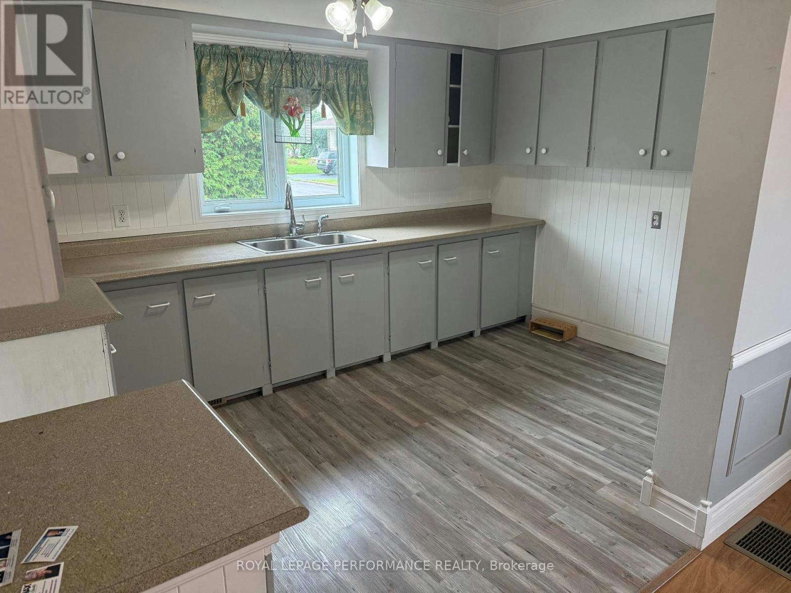 1274 Main Street E, Hawkesbury, ON, K6A 1C4 - 4
