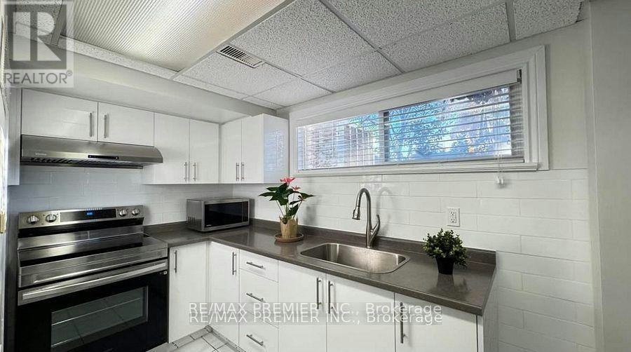 3551 Burningelm Crescent, Mississauga, ON, L4Y 3L2 - 3
