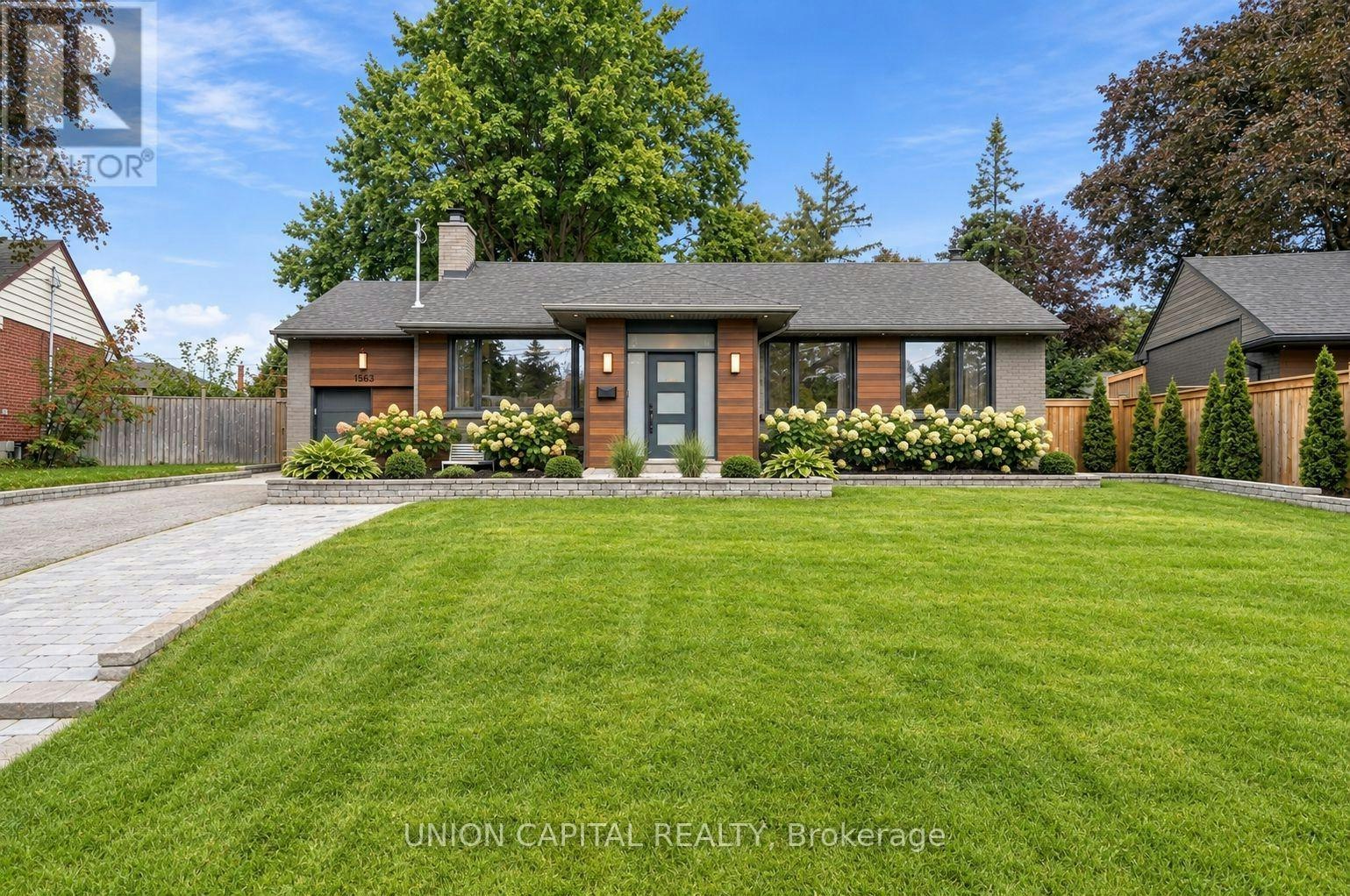 1563 Skyline Drive, Mississauga, ON, L5E 2W6