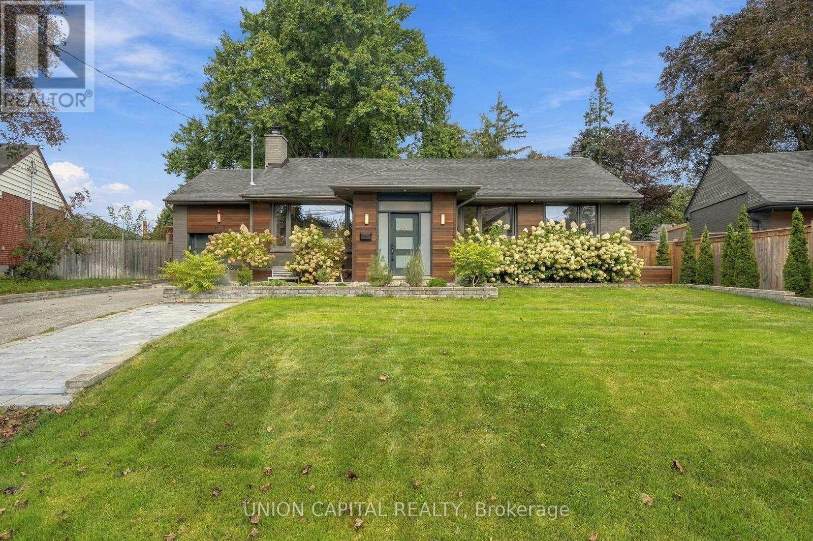 1563 Skyline Drive, Mississauga, ON, L5E 2W6
