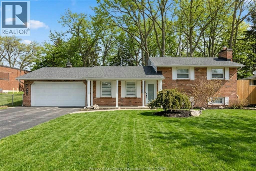 945 Laurier, Lasalle, ON, N9J 1M9