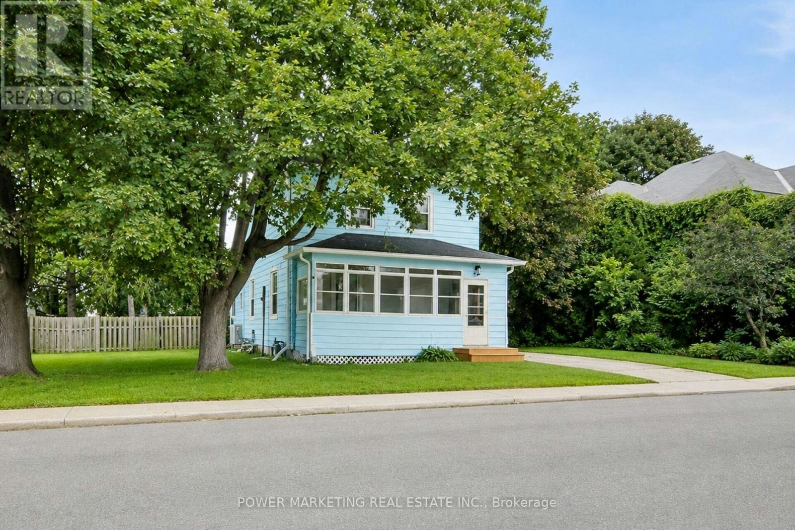 28 Montague Street, Smiths Falls, ON, K7A 2M1 - 2