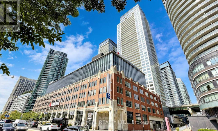 4002-17 Bathurst Street