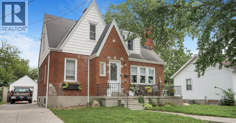 11 College, Chatham-Kent, ON, N7M 4W7