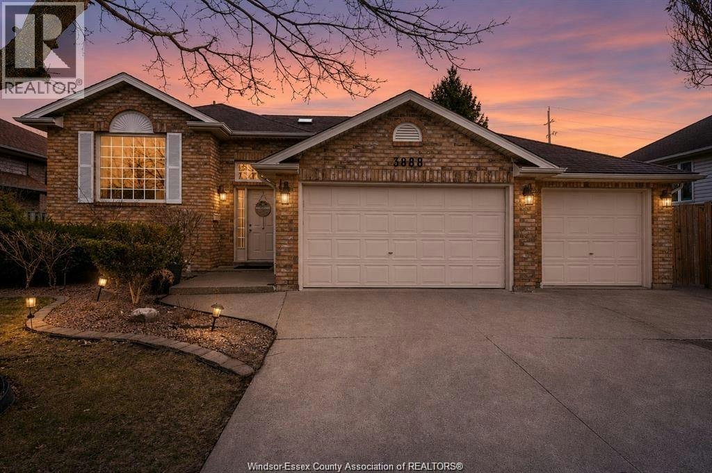 3888 Aristotle Crescent, Windsor, ON, N9G 2N9
