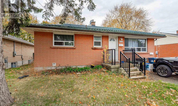 112 Victoria Road N