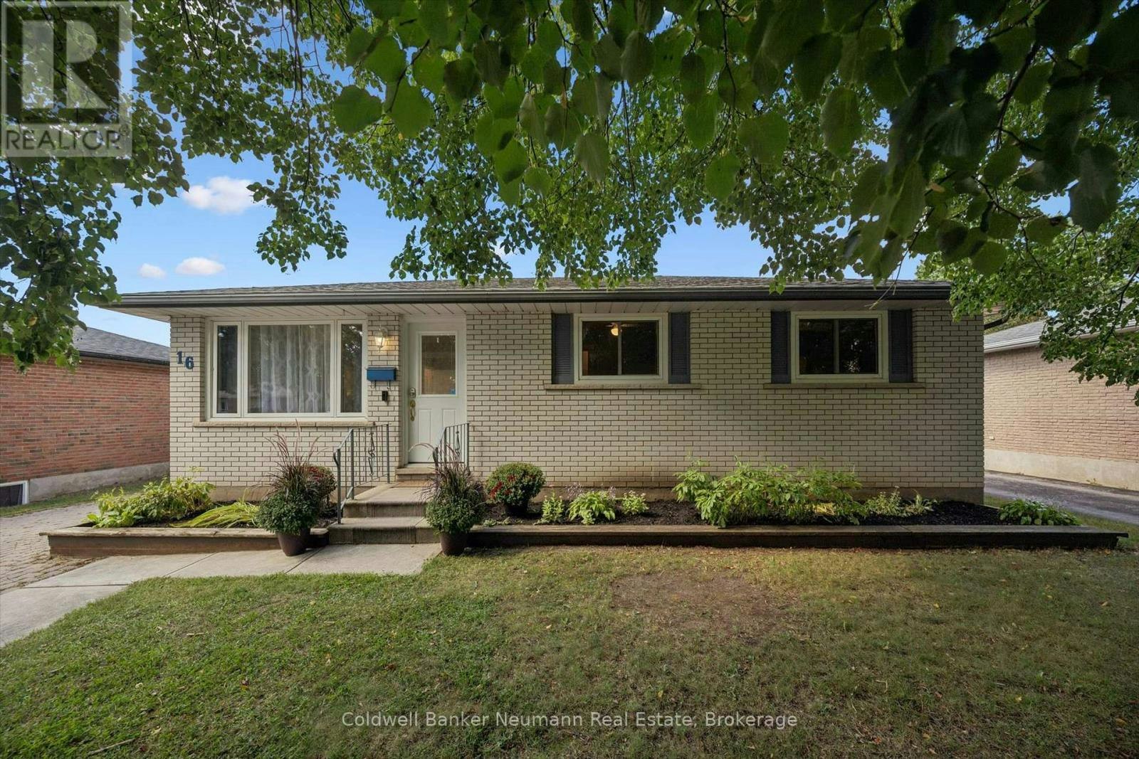 16 Argyle Drive, Guelph, ON, N1G 2P2