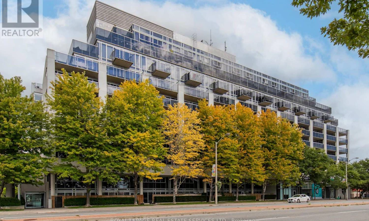 215-1040 The Queensway