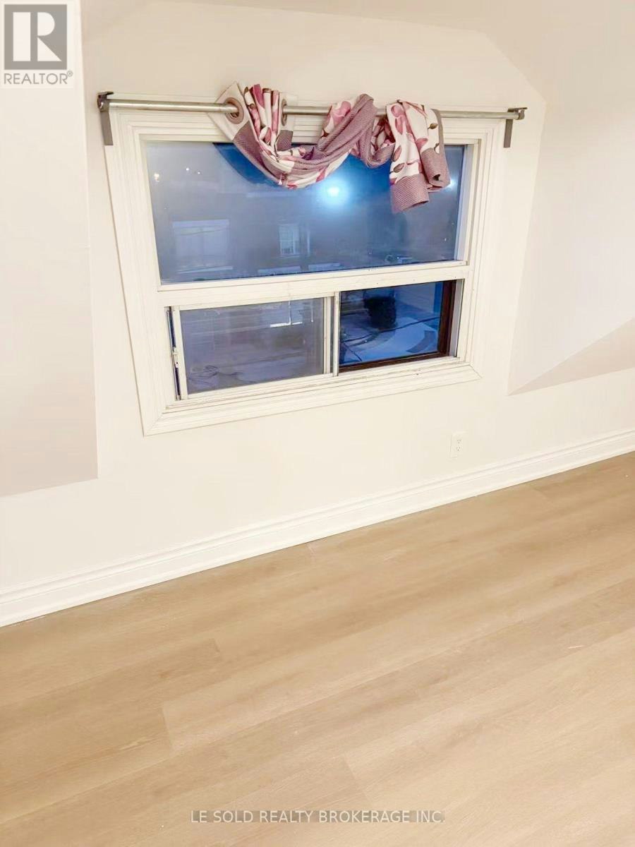ROOM 301-81 Hallam Street, Toronto, ON, M6H 1W7 - 8