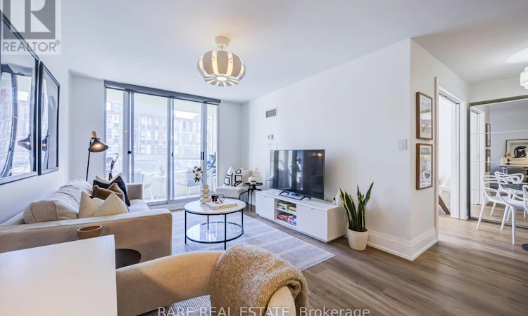 806-43 Eglinton Avenue