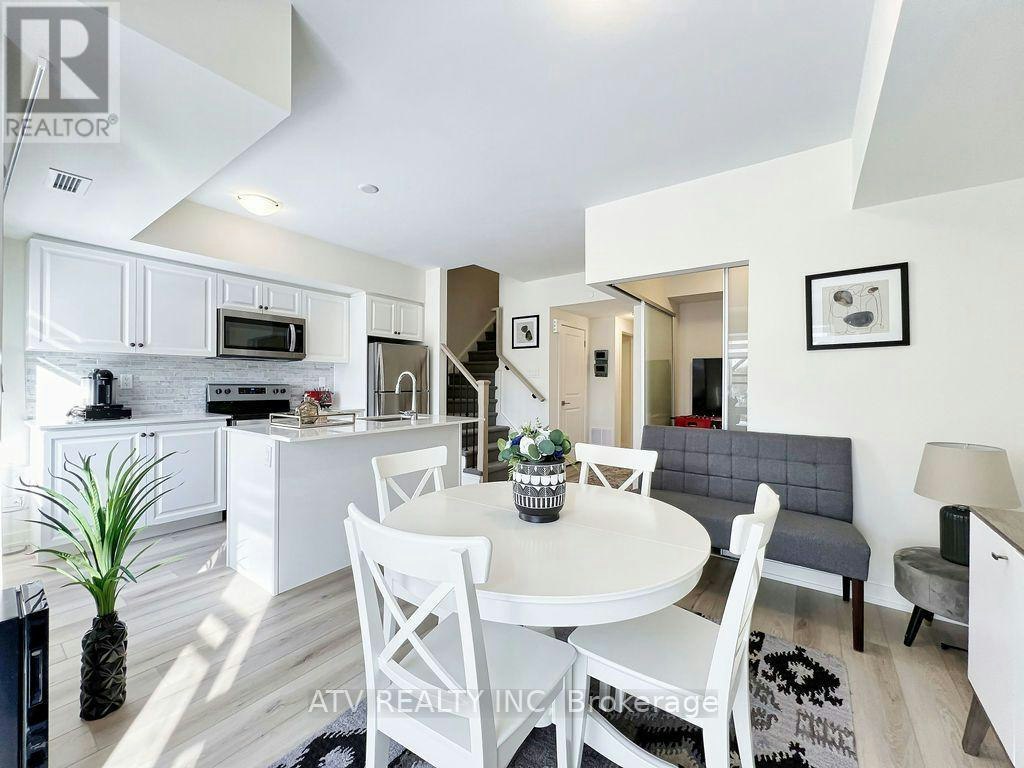 2402-58 Elizabeth Street S, Richmond Hill, ON, L4C 5W2 - 3