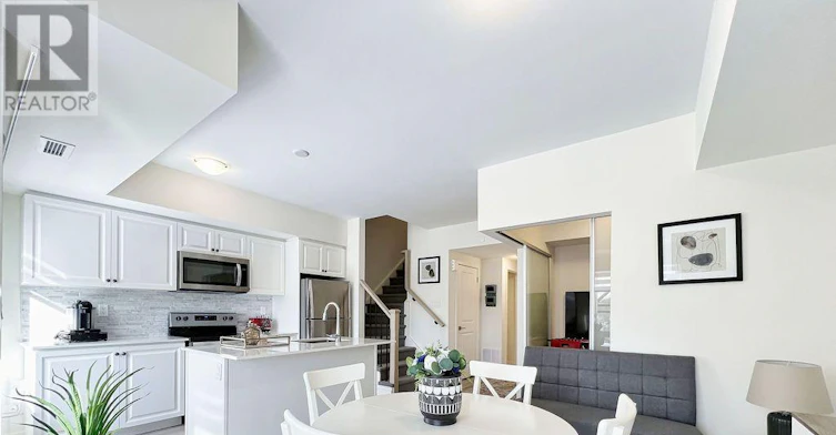 2402-58 Elizabeth Street S, Richmond Hill, ON, L4C 5W2 - 3