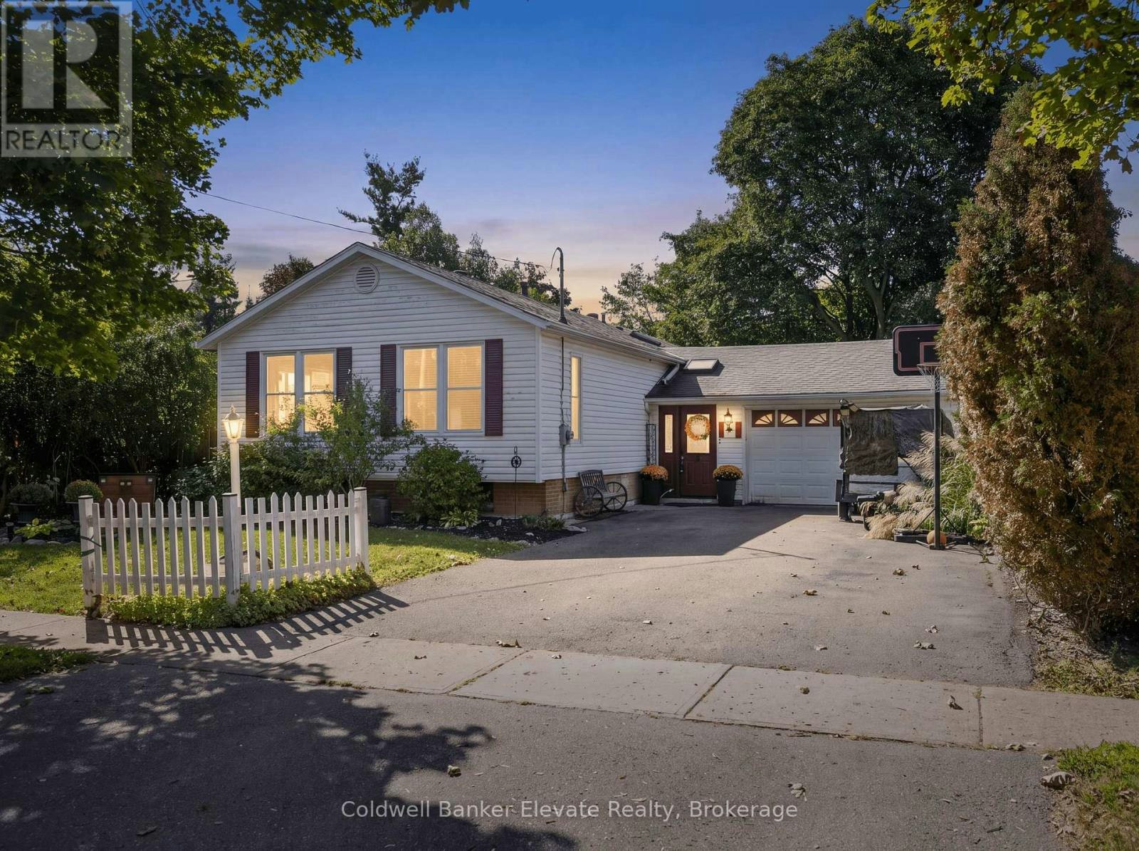 32 Chelvin Drive, Halton Hills, ON, L7G 4P9