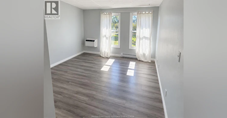 6263 Thornberry Crescent, Windsor, ON, N8T 3A3 - 2