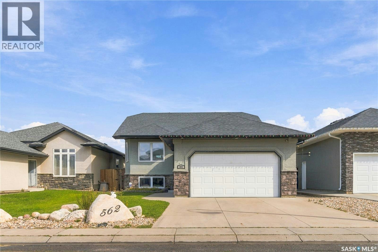 562 Rempel Manor, Saskatoon, SK, S7T 0J4