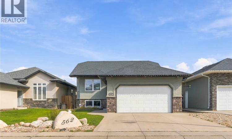 562 Rempel Manor