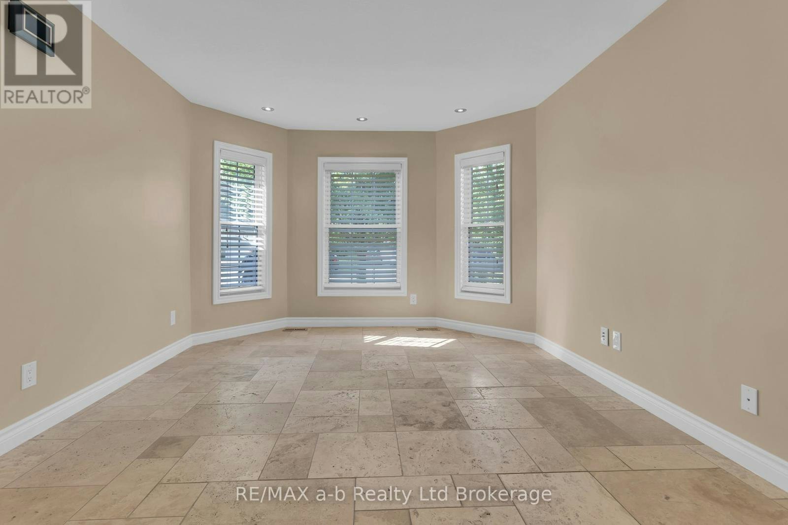 54 Pebble Beach Court, Woodstock, ON, N4S 8X2 - 13