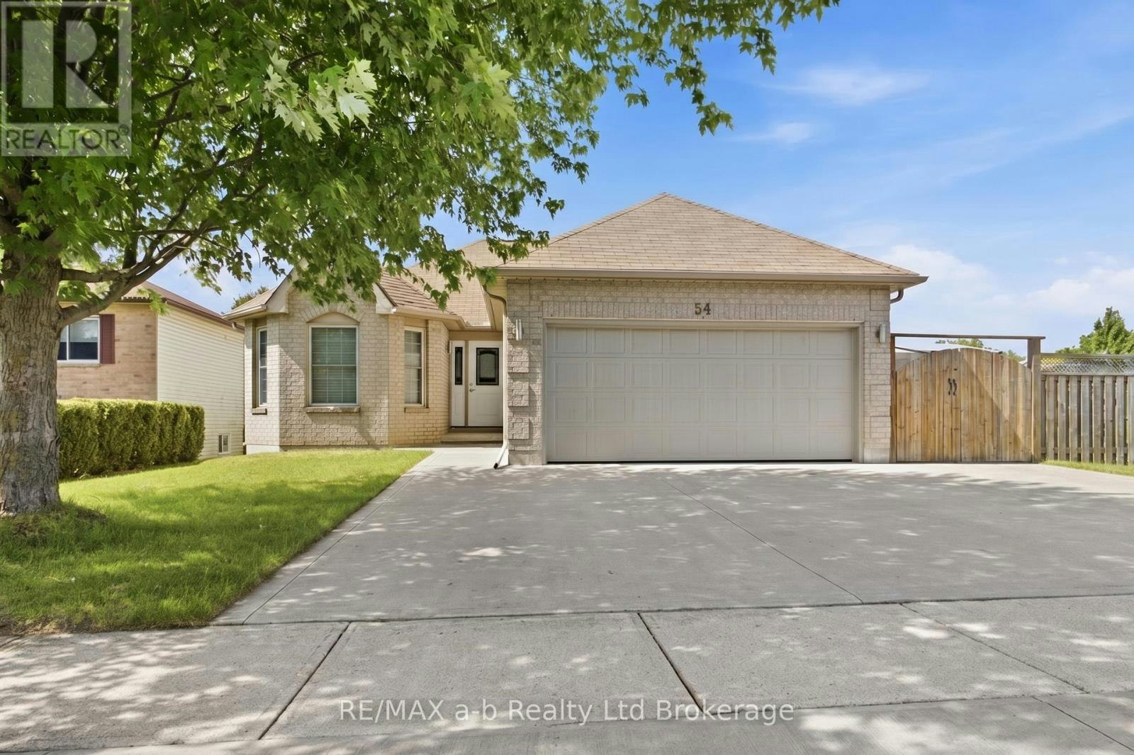 54 Pebble Beach Court, Woodstock, ON, N4S 8X2 - 2