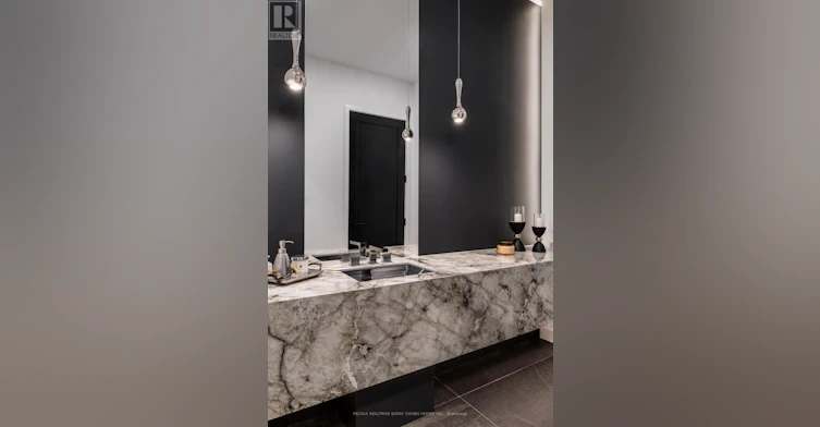 45 Park Lane Circle, Toronto, ON, M3C 2N3 - 25