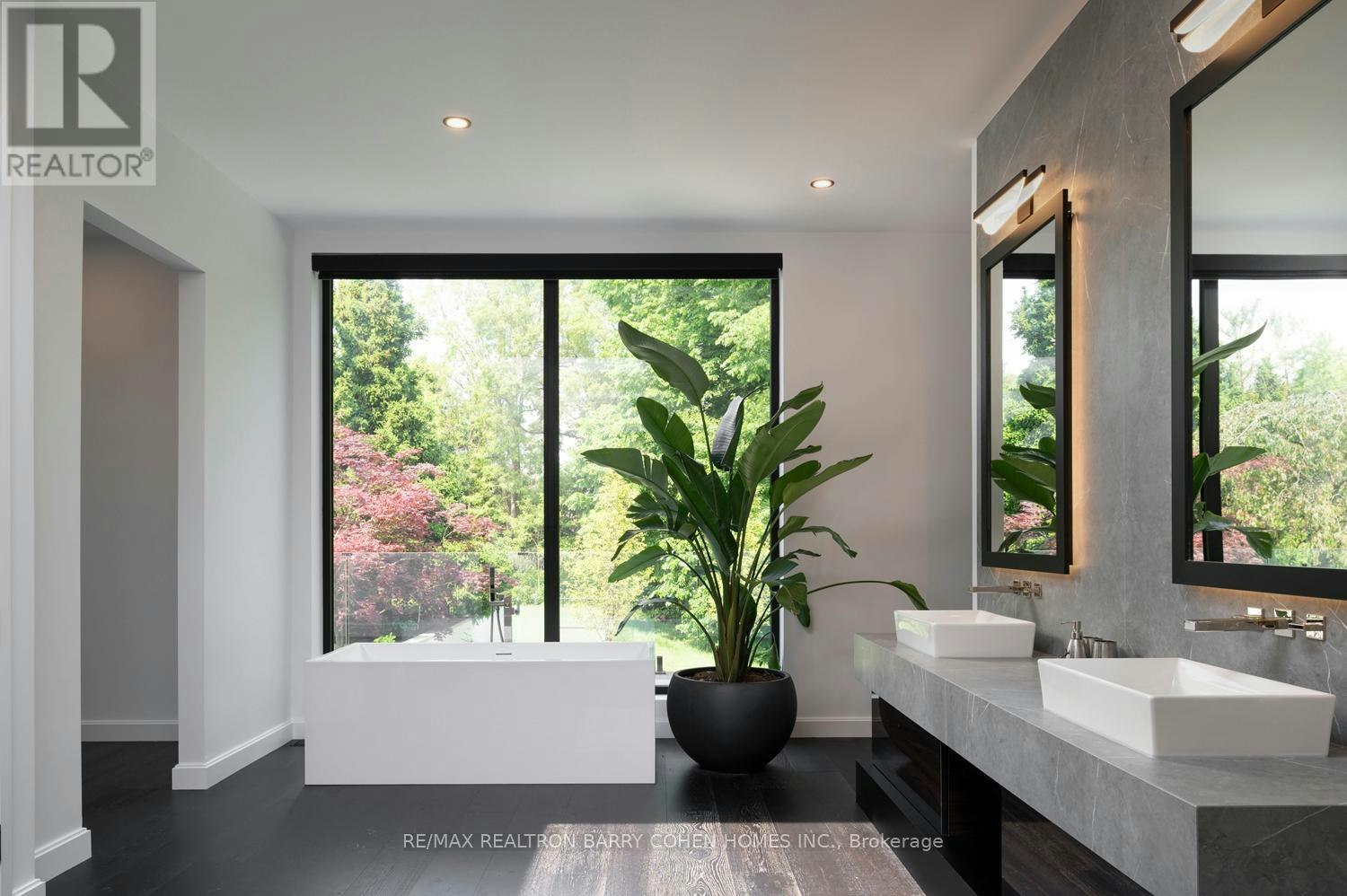 45 Park Lane Circle, Toronto, ON, M3C 2N3 - 19