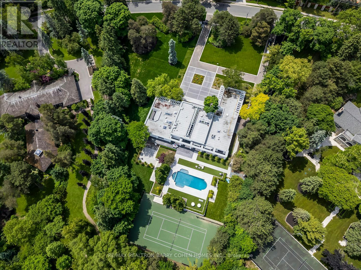 45 Park Lane Circle, Toronto, ON, M3C 2N3 - 39