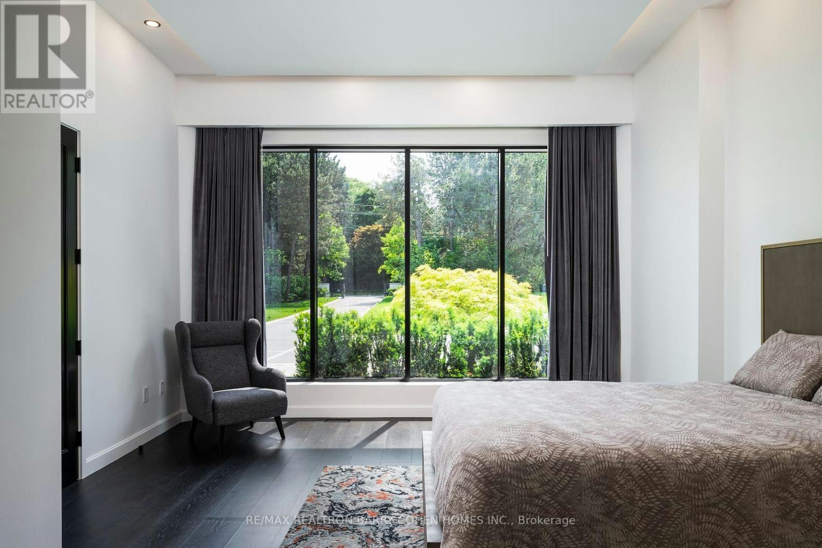 45 Park Lane Circle, Toronto, ON, M3C 2N3 - 22